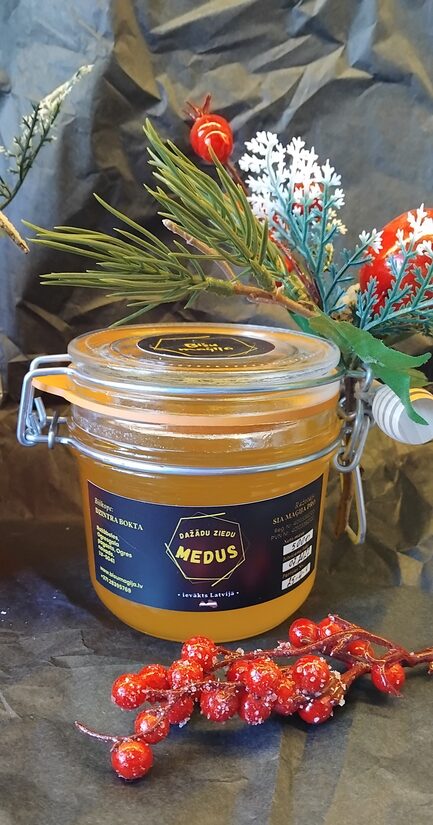 Medus stikla burkā ar vāku un dekoratīvu karotīti 500 g un ar svētku noformējumu